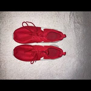 University Red Nike Roshe Run